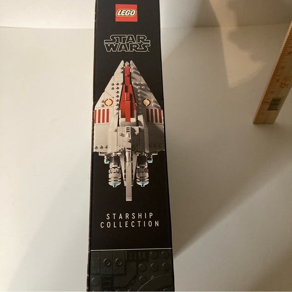 LEGO Star Wars: Acclamator-Class Assault Ship (75404) - Picture 10 of 15